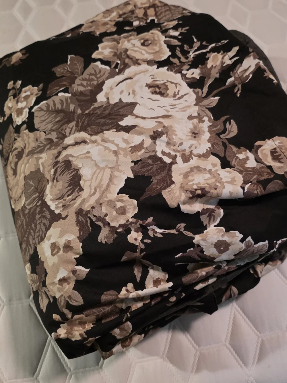 Betsyville King Size Duvet With Shams. Reversable. Goth Floral. Betsy Johnson